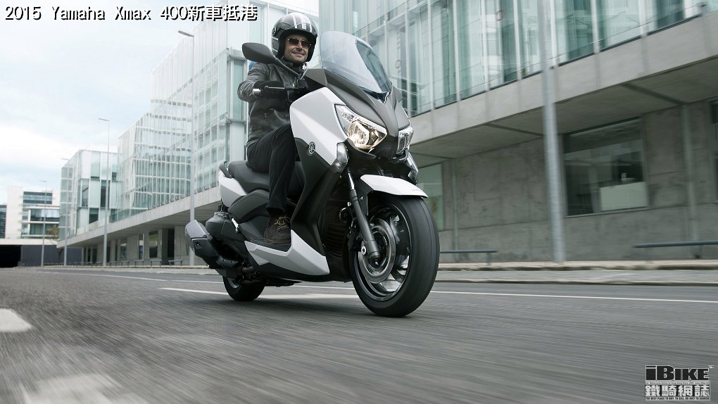 2015-Yamaha-X-MAX-400-EU-Absolute-White-Action-005