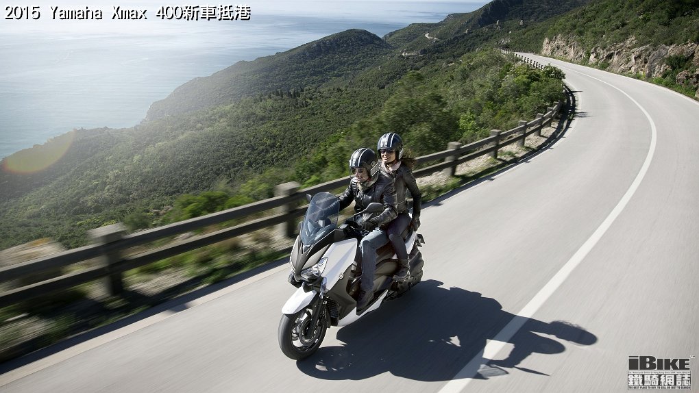 2015-Yamaha-X-MAX-400-EU-Absolute-White-Action-007