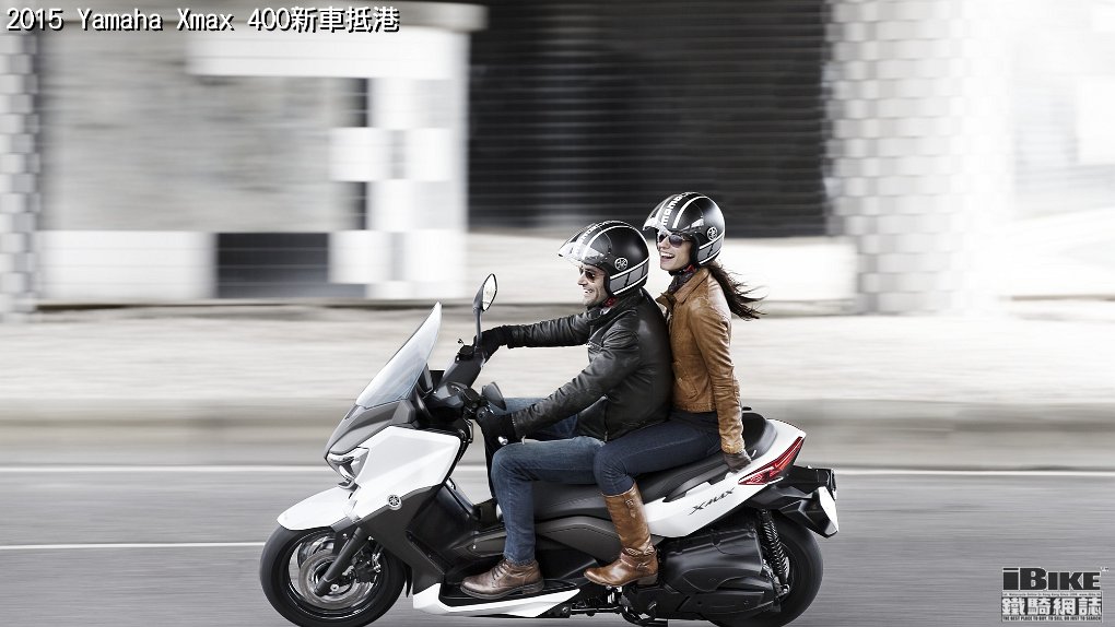 2015-Yamaha-X-MAX-400-EU-Absolute-White-Action-009