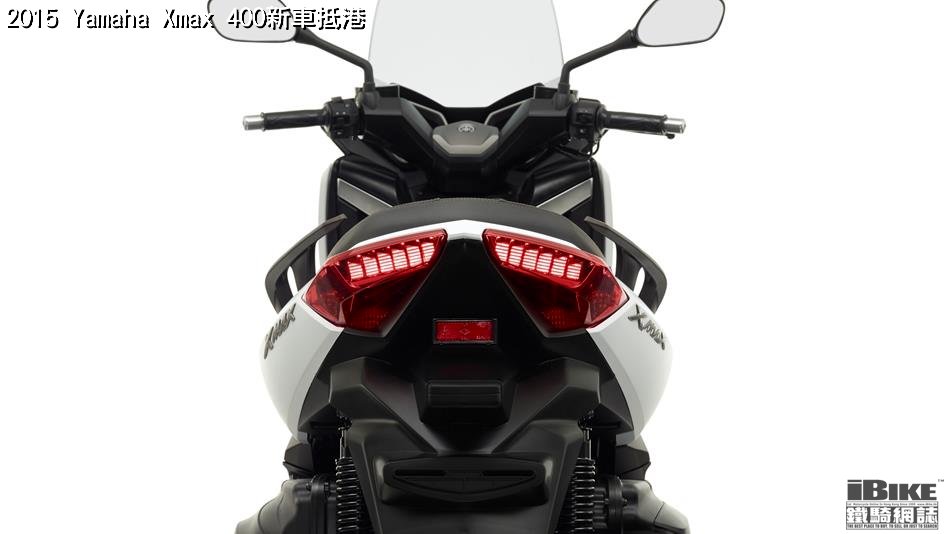 2015-Yamaha-X-MAX-400-EU-Absolute-White-Detail-010