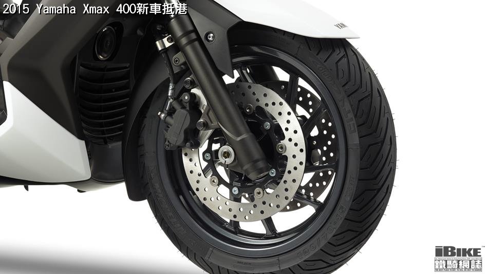 2015-Yamaha-X-MAX-400-EU-Absolute-White-Detail-017